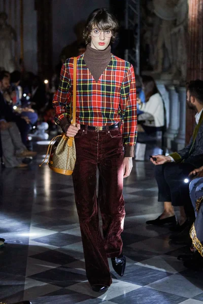 Look 17